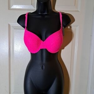 No boundaries NWT hot pink bra 34DD